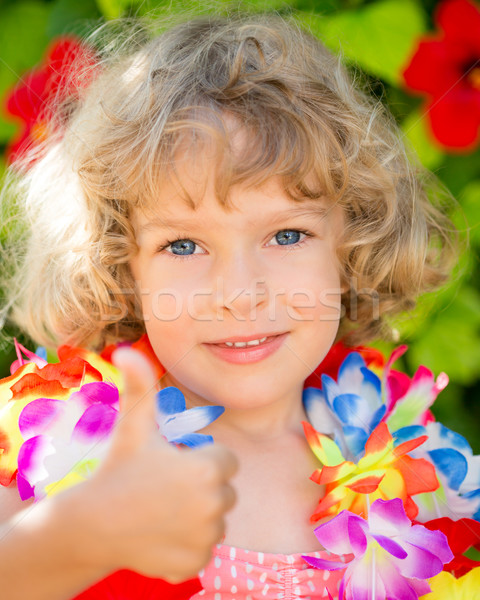 Gelukkig kind tonen duim omhoog teken Stockfoto © Yaruta