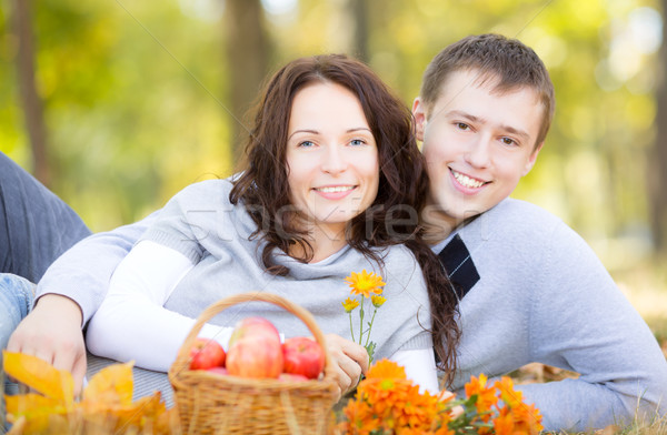 Feliz casal outono parque piquenique ao ar livre Foto stock © Yaruta