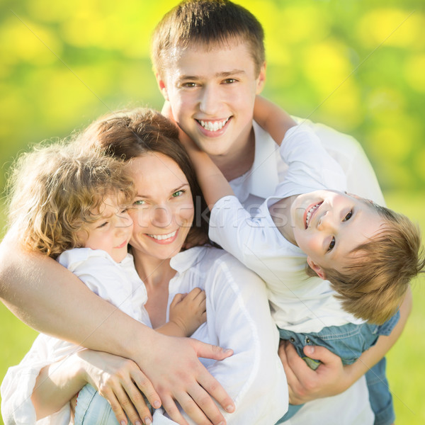 Glückliche Familie Frühling Freien Kinder Mann Stock foto © Yaruta