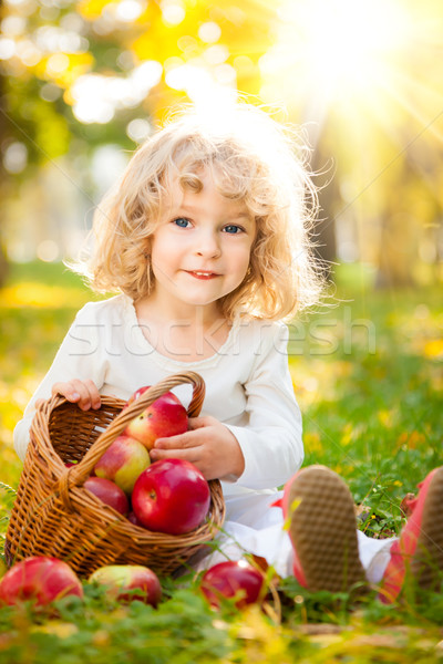 Stock foto: Kind · Picknick · Herbst · Park · glücklich · legen