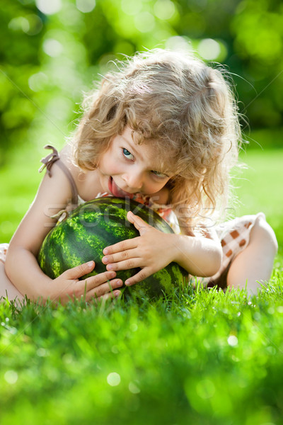 Kind Picknick glücklich spielen Wassermelone Freien Stock foto © Yaruta