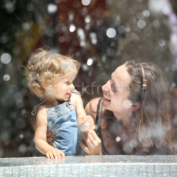 Stock foto: Sommerzeit · glücklich · Kind · Frau · Brunnen · Spritzer