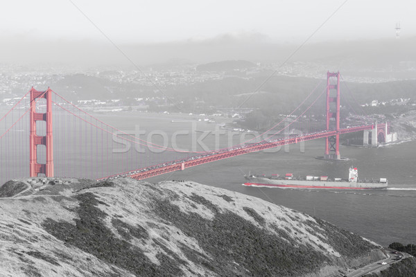 Frachtschiff Golden Gate Brücke Hügel Wasser Gebäude Stock foto © yhelfman