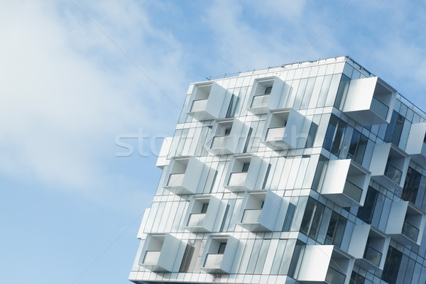 Modernen Mehrfamilienhaus weiß abstrakten Himmel Gebäude Stock foto © ymgerman