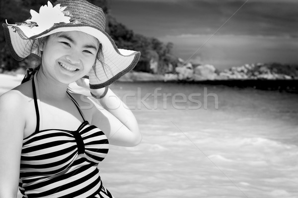 Zwart wit meisje strand Thailand foto toeristische Stockfoto © Yongkiet