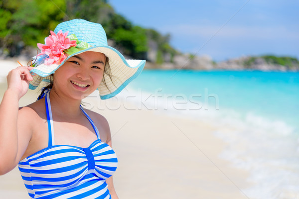 ストックフォト: 少女 · ビーチ · タイ · 観光 · 青 · 白