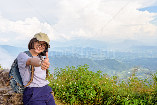 Turista tinilány hegy tinédzserek lány természetjáró Stock fotó © Yongkiet