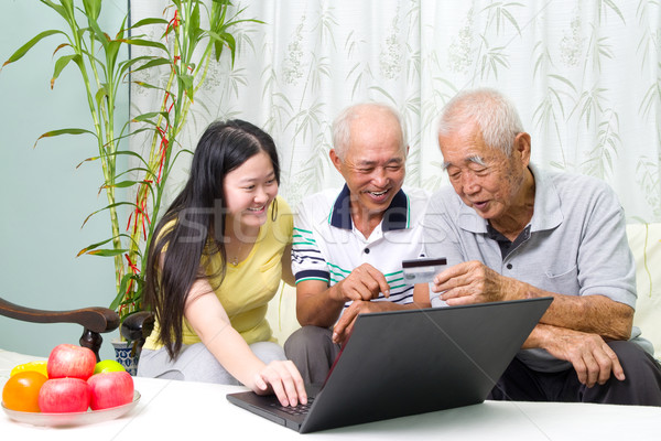 Asia familia altos hombre línea Internet Foto stock © yongtick