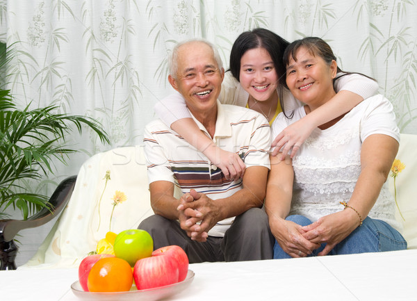 Asian famiglia ritratto donna frutta Foto d'archivio © yongtick