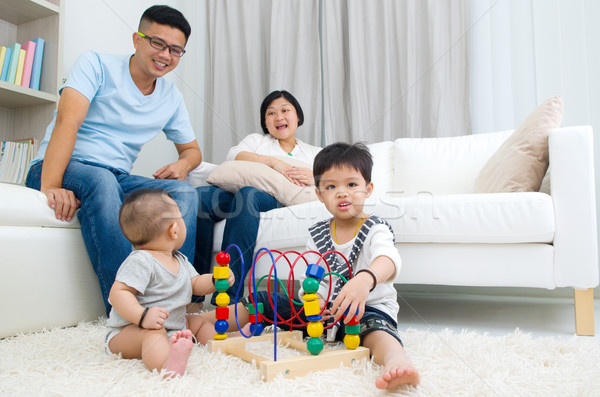 Foto stock: Asiático · família · jogar · brinquedos · homem · feliz