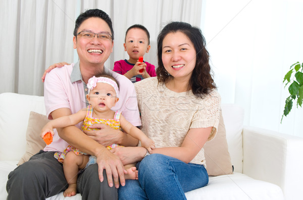 Asian ritratto di famiglia famiglia donna uomo felice Foto d'archivio © yongtick