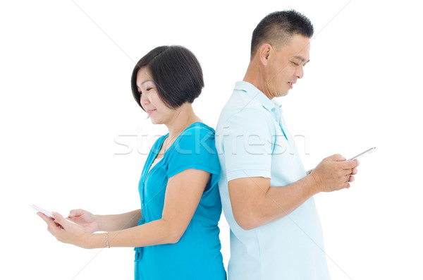 Foto stock: Asiático · meio · casal · jogar · smartphones · mulher