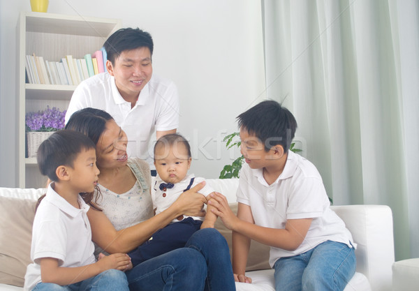 Asian famiglia giocare baby donna amore Foto d'archivio © yongtick