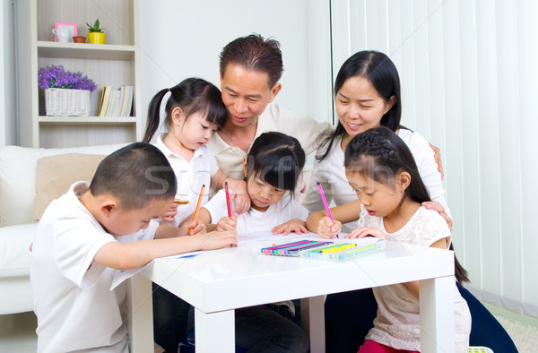 Foto d'archivio: Asian · famiglia · scuola · compiti · per · casa · soggiorno · home