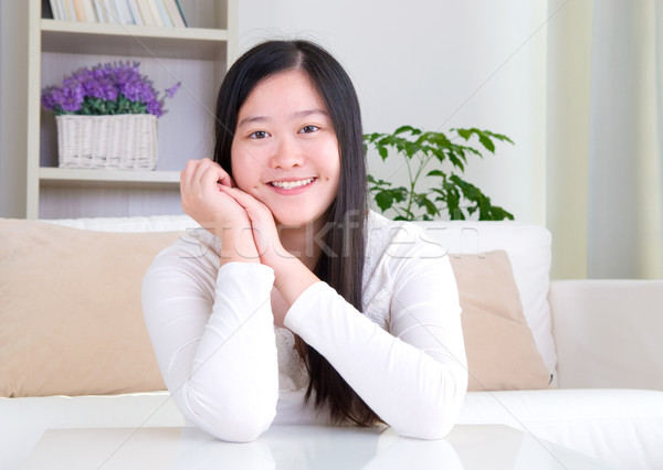 Asian meisje portret aantrekkelijk glimlachend jonge vrouw Stockfoto © yongtick