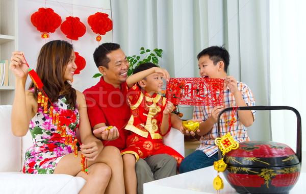 Asia familia celebrar año nuevo chino mujer ninos Foto stock © yongtick