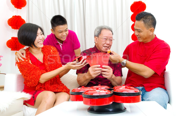 Asian Familie drei Generationen feiern Stock foto © yongtick