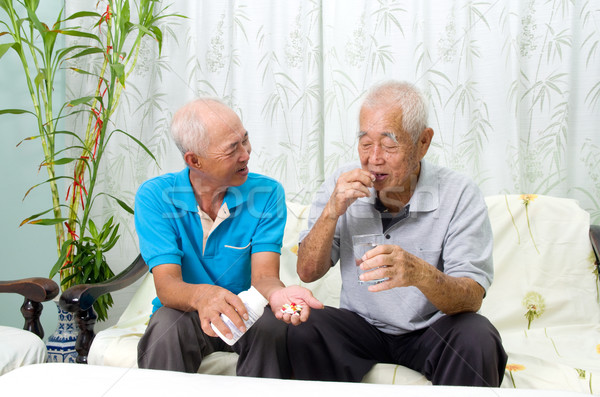 Medicina trattamento asian senior uomo home Foto d'archivio © yongtick