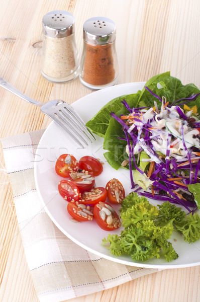 Salade plaat keuken tuin eten witte Stockfoto © yuliang11