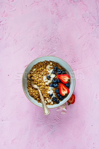 Muesli fraîches baies maison bol rose [[stock_photo]] © YuliyaGontar