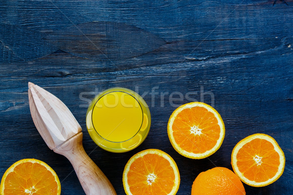 Foto stock: Frescos · jugo · de · naranja · vidrio · naranjas · oscuro · rústico