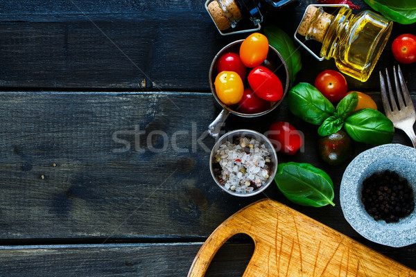 Colorido tomates cereja orgânico azeitonas Óleo temperos Foto stock © YuliyaGontar