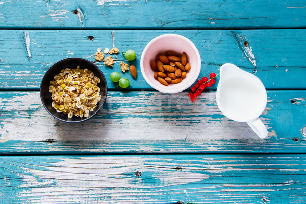 Foto d'archivio: Colazione · preparazione · ingredienti · sani · muesli · dadi