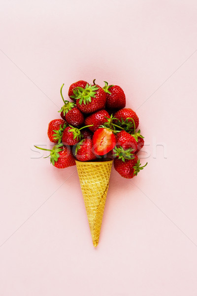Cône fraise printemps été sweet gaufre Photo stock © YuliyaGontar