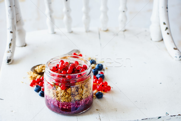 Granola groselha jarra muesli fresco Foto stock © YuliyaGontar