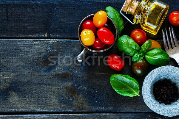 Colorido tomates cereja delicioso azeitonas Óleo temperos Foto stock © YuliyaGontar