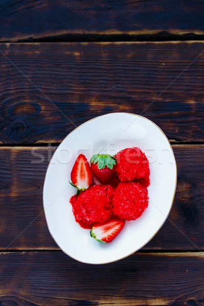 Fatto in casa fragola sorbetto ciotola fresche frutti di bosco Foto d'archivio © YuliyaGontar