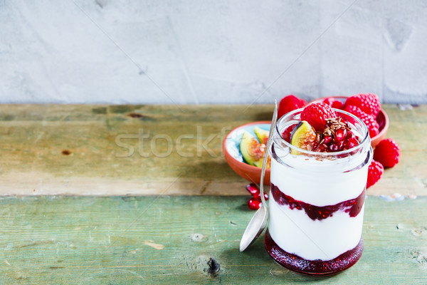 Grieks yoghurt bessen metselaar jar vers Stockfoto © YuliyaGontar
