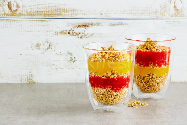 Stok fotoğraf: Vegan · kahvaltı · sağlıklı · granola · mango · çilek