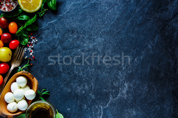 Stock fotó: Caprese · saláta · hozzávalók · friss · koktélparadicsom · bazsalikom · mozzarella