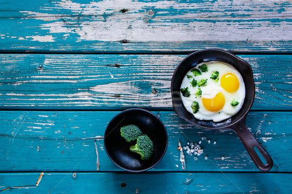 Déjeuner frit oeufs traditionnel saine vert [[stock_photo]] © YuliyaGontar