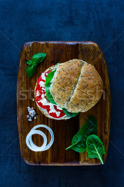 Vegetarisch sandwich gezonde tomaten basilicum Stockfoto © YuliyaGontar