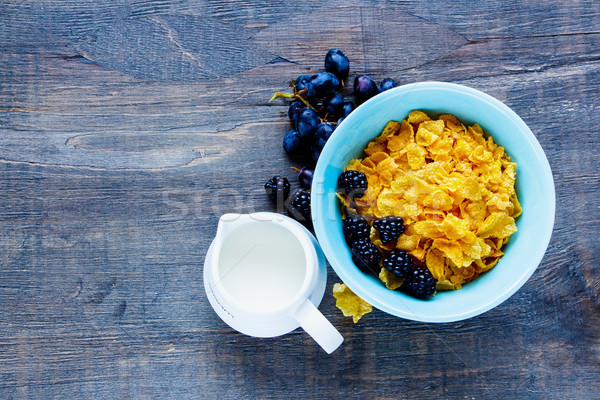 Bol déjeuner table lait raisins Photo stock © YuliyaGontar