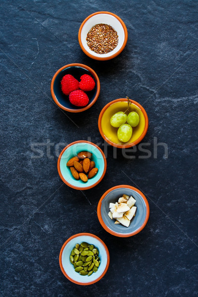 Saine déjeuner ingrédients bols raisins verts [[stock_photo]] © YuliyaGontar