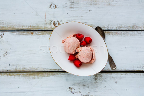 Framboos icecream kom vers bessen Stockfoto © YuliyaGontar