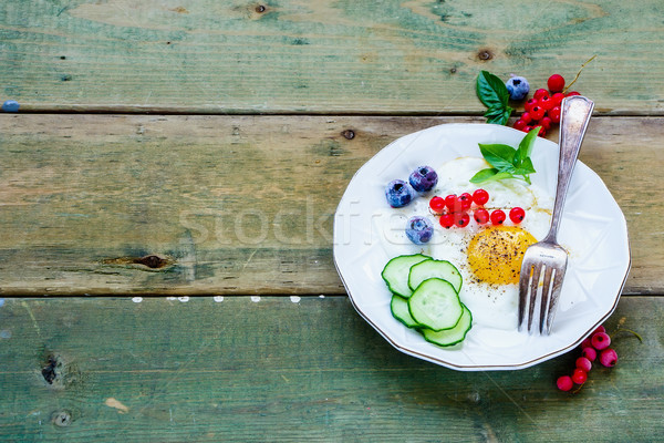 Gesunden Frühstück lecker farbenreich Spiegelei Gemüse Stock foto © YuliyaGontar