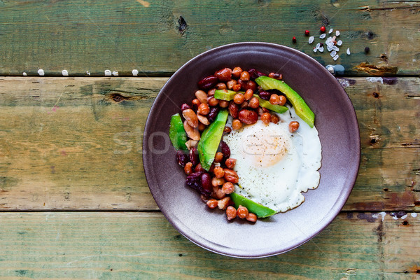 Englisch Frühstück Platte Vegetarier Spiegelei Avocado Stock foto © YuliyaGontar