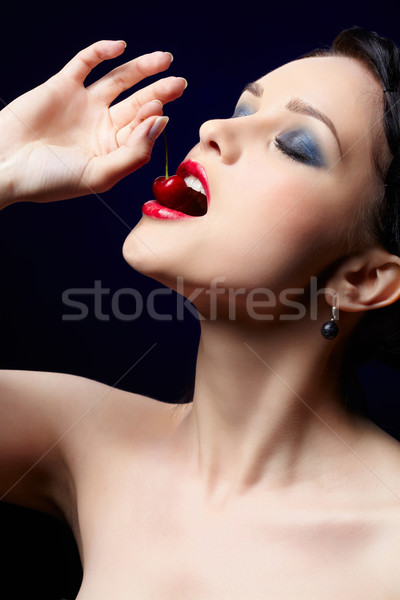 [[stock_photo]]: Brunette · femme · manger · cerise · portrait · belle
