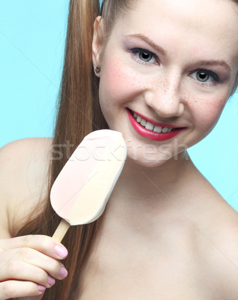 Młoda kobieta lody piękna młodych piegowaty Zdjęcia stock © zastavkin