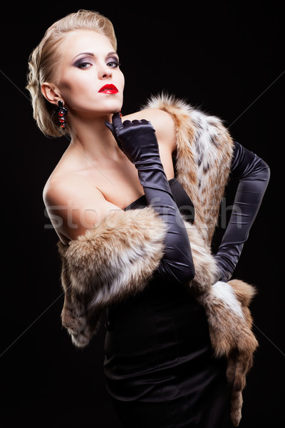 Mulher loira vestido preto jovem lince pele longo Foto stock © zastavkin