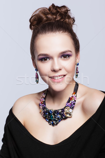 Mulher jovem bijuteria cinza vestido preto cara feliz Foto stock © zastavkin