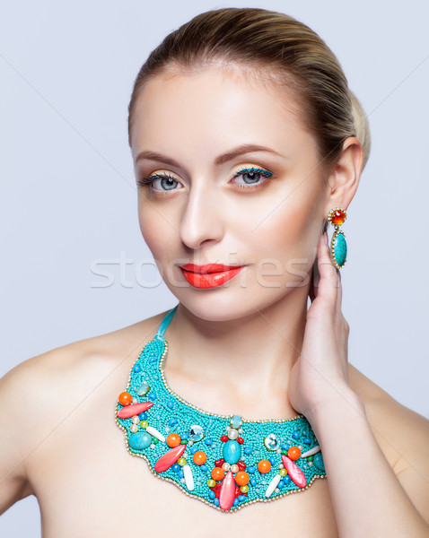 Güzel sarışın kadın bijuteri gri kadın model Stok fotoğraf © zastavkin