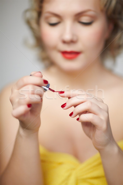 Nő készít felfelé manikűr alacsony fókusz Stock fotó © zastavkin