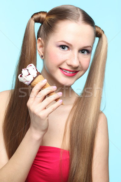 Mulher jovem sorvete belo jovem sardento Foto stock © zastavkin