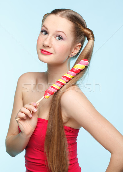 Młoda kobieta lizak piękna młodych piegowaty Zdjęcia stock © zastavkin