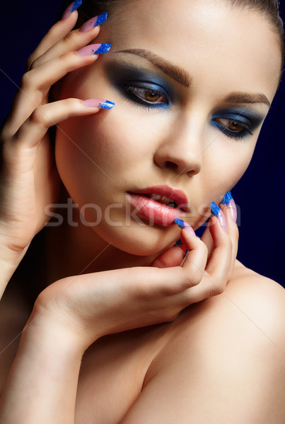 Hermosa morena primer plano retrato azul ojo Foto stock © zastavkin